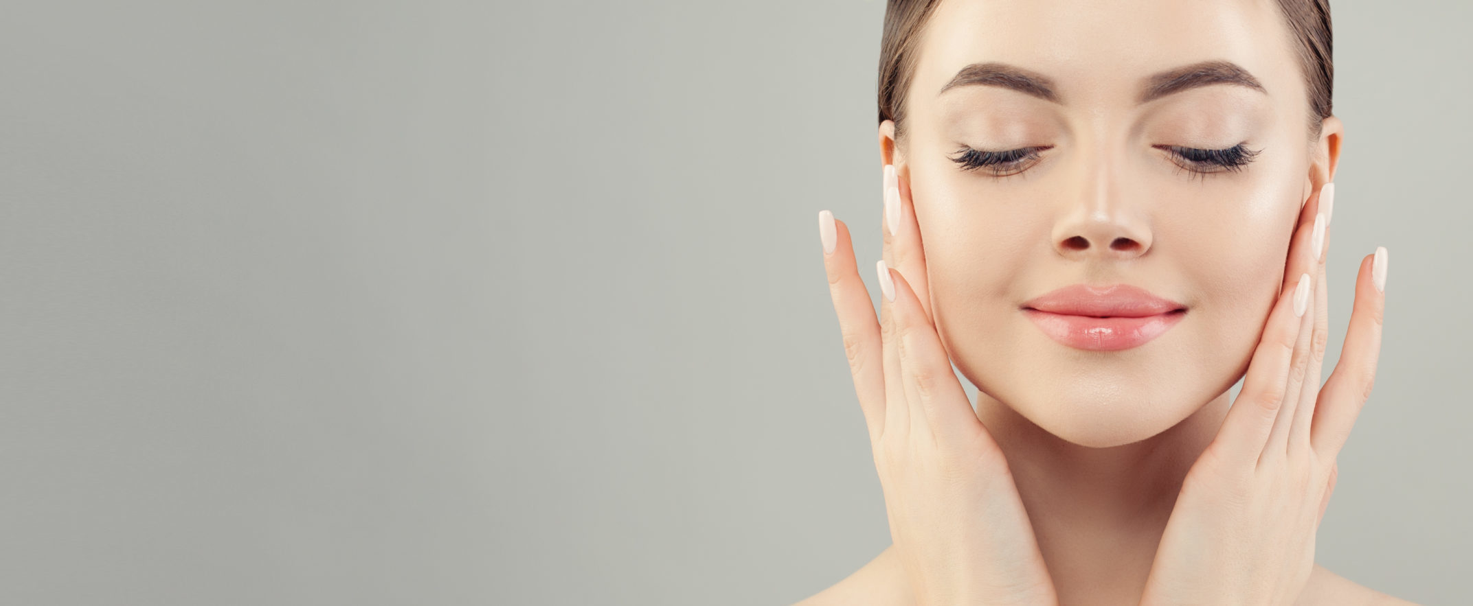 Microneedling header der Seite Porträt der schönen Frau